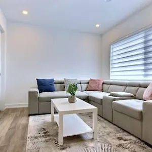  Holiday home 5 Mins To The Falls Brand New Canada